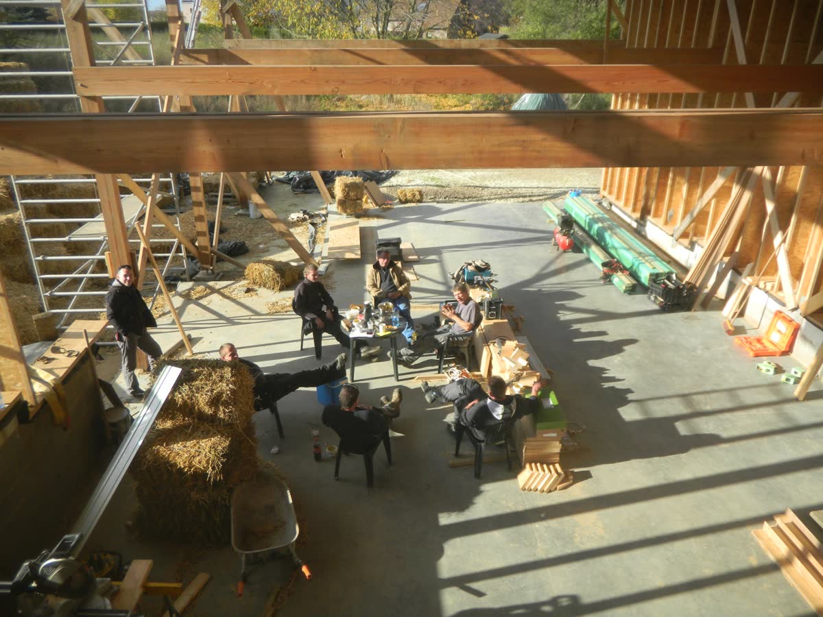 Bénévoles sur un chantier participatif des Bât’Acc